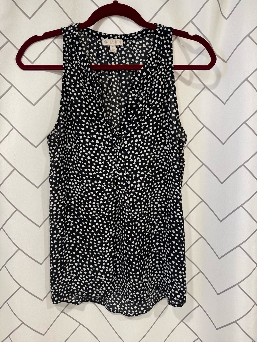 Lila Rose Black Sleeveless V-Neck Heart Print Top